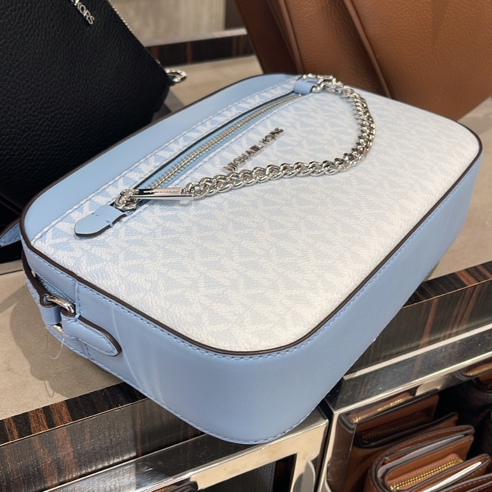 MICHAEL KORS Jet Set Large Ombré Signature Logo Crossbody Body
Light Sky
NWT - Picture 14 of 16